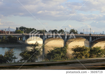 Muuo Ohashi glowing bridge girder 3609719