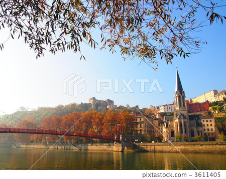 Autumn leaves of Lyon 3611405