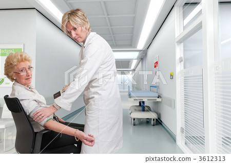 Blood pressure control at the hospital 3612313