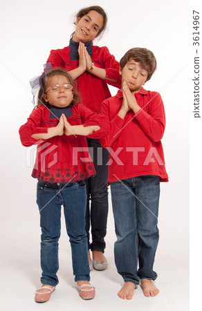 Kids acting saintly 3614967