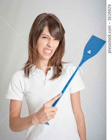 Girl with flyswatter 3616929