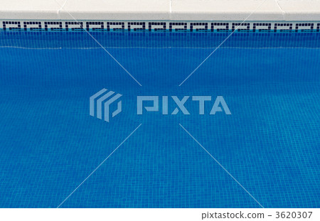Inviting pool water 3620307