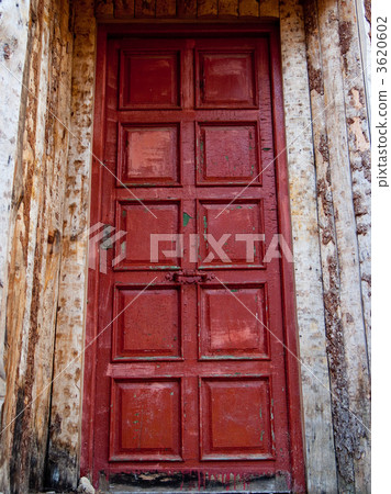Old red door 3620602