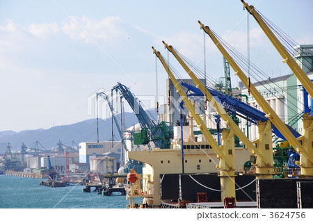 Cargo shipping crane 3624756