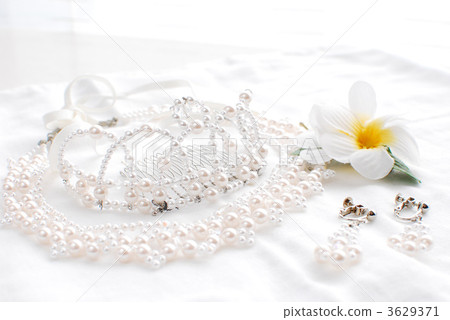 Handmade tiara and necklace 3629371