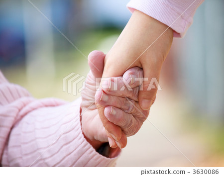 Take the hands of the senior 3630086