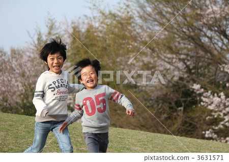 兩個人在追逐 兩個人在追逐 3631571