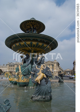 Fountain in La Concorde 3634983