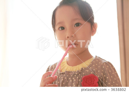 A 3 year old girl who has a toothbrush and sees a camera 3638802
