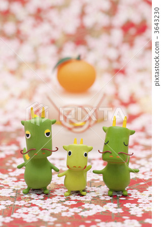 Dragon's family craft and kagami cake 3643230