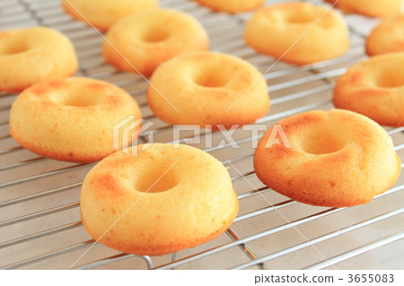 fresh from the oven, baked donut, donut 3655083