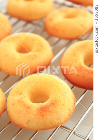 fresh from the oven, baked donut, donut 3655085