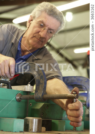 worker and clamps 3663162