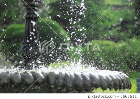 Splashes of the fountain Splashes of the fountain 3665611