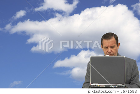 businessman with laptop 3671598