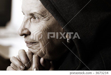 elderly woman elderly woman 3673234