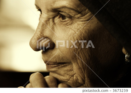 eldery woman eldery woman 3673239