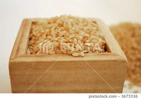 Brown rice served in a bath Brown rice served in a bath 3673336