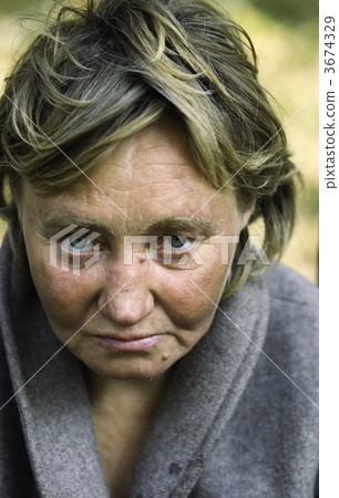 homeless woman 3674329