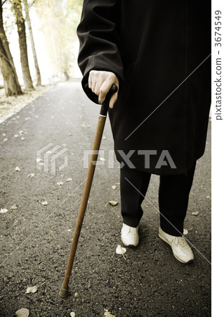 senior walk 3674549