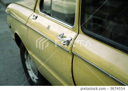 retro car 3674554