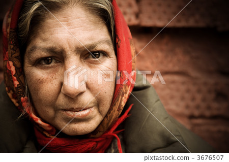 homeless woman 3676507