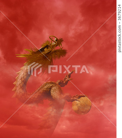 上升灼燒的雲彩的龍 3679214