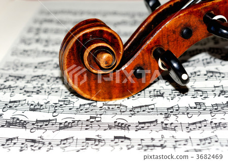 Violin and score 3682469