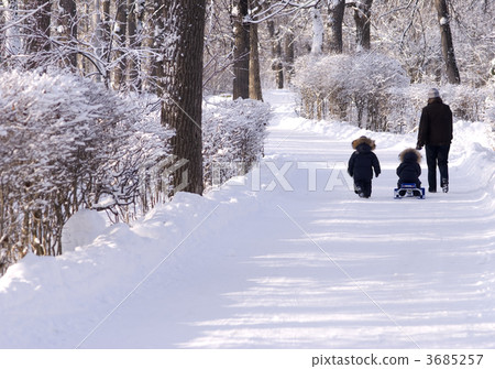 winter walk 3685257