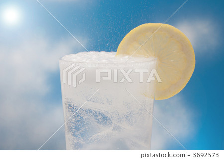 Carbonated water  3692573