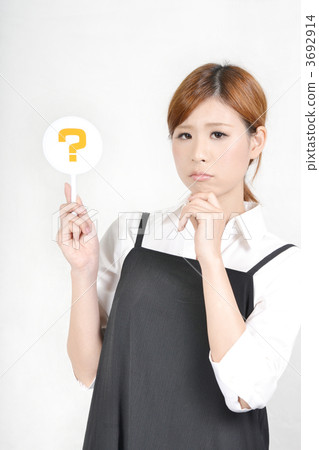 What? (Hatena) Young woman with a tag's tag / Model: RUI 3692914