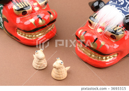 Lion and snake Lion and snake 3693315