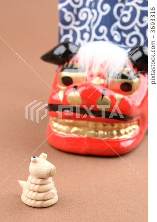 Lion and snake Lion and snake 3693316
