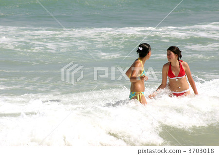beach teenagers 3703018