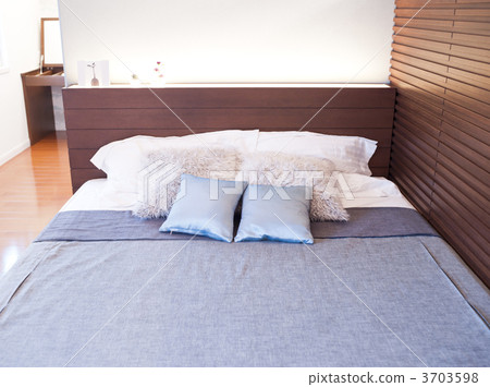 bed 3703598