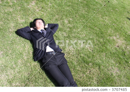 草地 草坪 睡覺 3707485