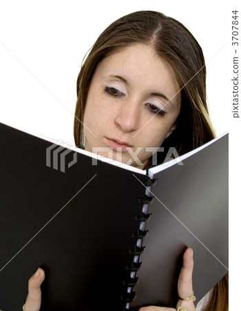 teenager reading a book 3707844