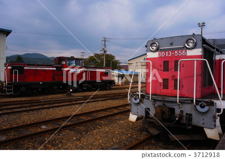 柴油發動機 紅火車 貨運列車 3712918