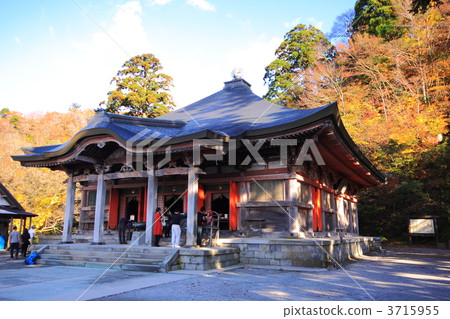 Main hall of Oyama-ji in autumn Main hall of Oyama-ji in autumn 3715955