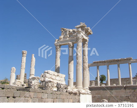 Acropolis of Bergama Archaeological Site Acropolis of Bergama Archaeological Site 3731191