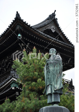 Kiyousuji寺Ninomon和法律雕象 3732961