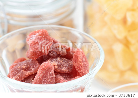 Dried fruits · strawberries 3733617