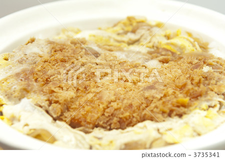 Boiled a delicious cutlet 3735341