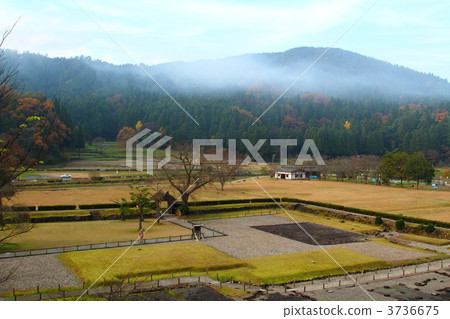 Asakura ruins of autumn leaves Tangmen and restored townscape 3736675