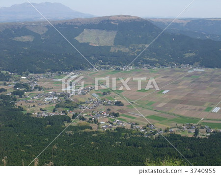 The Aso mountain caldera wall from Taikan peak The Aso mountain caldera wall from Taikan peak 3740955