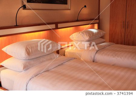 City hotel twin room City hotel twin room 3741394