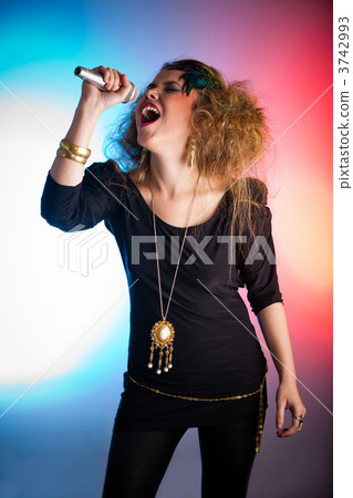 Woman singing Woman singing 3742993