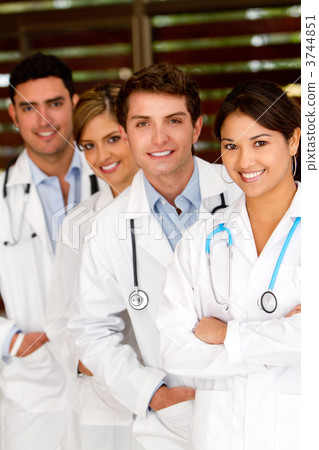 Group of doctors 3744851
