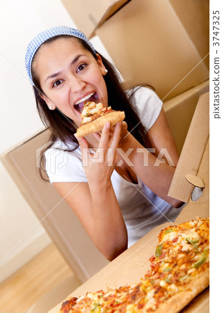 Woman eating pizza Woman eating pizza 3747325