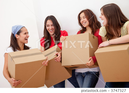 Girls moving Girls moving 3747327